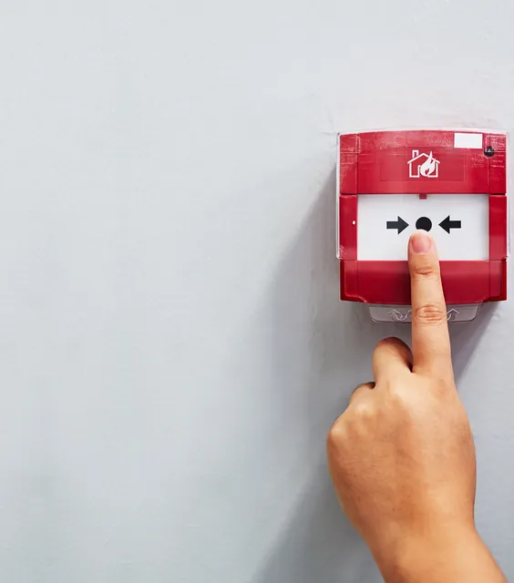 Activación de una estación manual de alarma contra incendios